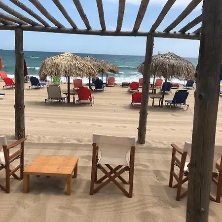 In Green Beach شقة