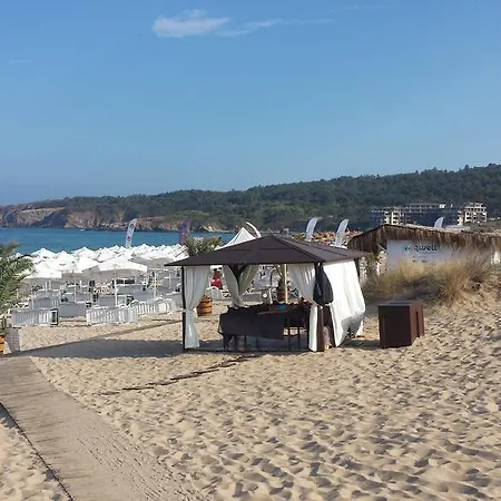 Апартаменты In Green Beach *