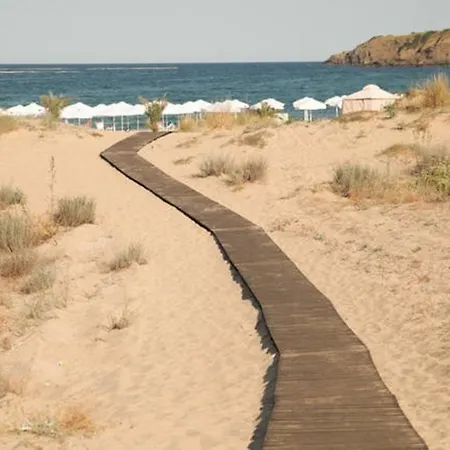 In Green Beach Апартаменты