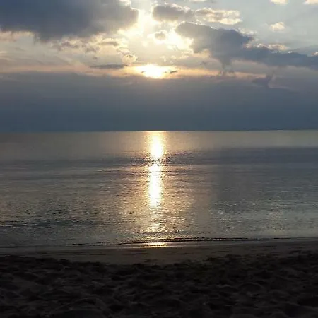 In Green Beach شقة