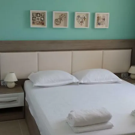 In Green Beach Apartment